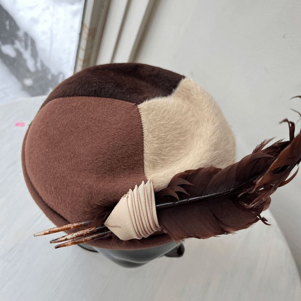 VTG 50s Pillbox Hat Feather Custom Millinery Derby Equestrian Chic 22.5 - Picture 9 of 13